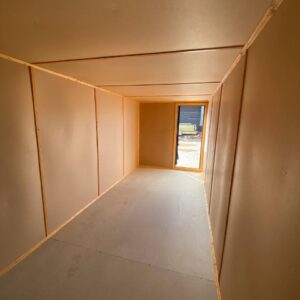 Бытовка с усиленным каркасом и классической отделкой